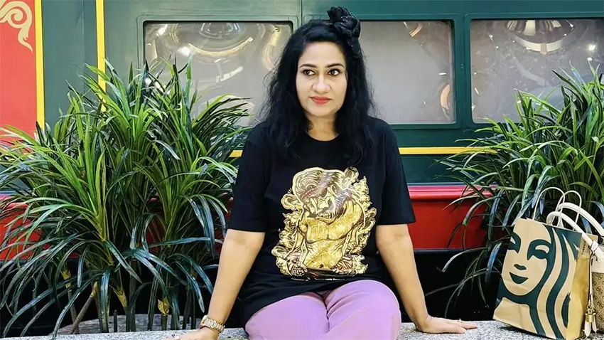 যারা অ্যাওয়ার্ড পাচ্ছে তাদেরকে অনেক দর্শক চিনে না: মনিরা মিঠু