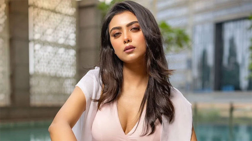 সিনেমার ব্যস্ততার মাঝে ছোটপর্দায় ফিরছেন ইধিকা